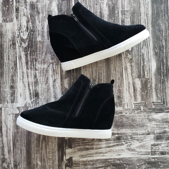 Outwoods Hide-1 Black wedge Booties Size 10 like new - Picture 2 of 9